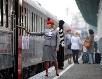 Посадка на поезд. Фото: ALEXANDER NEMENOV/AFP/Getty Images