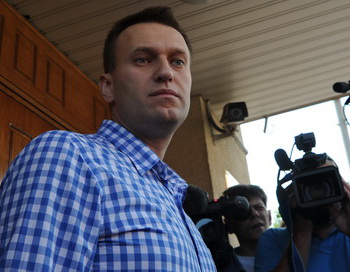 Алексей Навальный прибыл на допрос в Федеральный следственный офис 12 июня 2012 года. Фото: ANDREY SMIRNOV/AFP/GettyImages