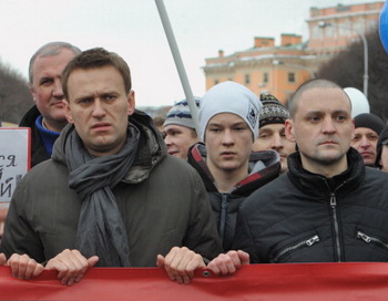 Алексей Навальный (слева) и Сергей Удальцов (справа). Фото: OLGA MALTSEVA/AFP/Getty Images