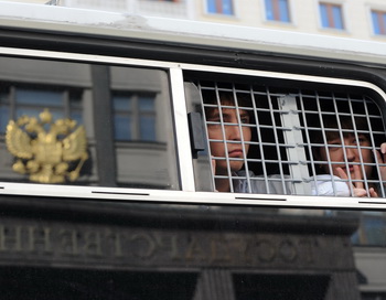 Задержанные сторонники оппозиции. Фото:  NATALIA KOLESNIKOVA/AFP/GettyImages