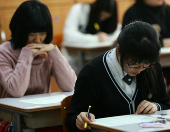Сдача экзамена. Фото: Chung Sung-Jun/Getty Images