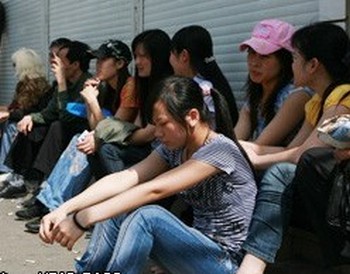 Более 500 нелегальных мигрантов из Вьетнама обнаружили в Малаховке. Фото с top.rbc.ru