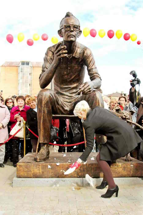 Открытие памятника Леониду Гайдаю в Иркутске
