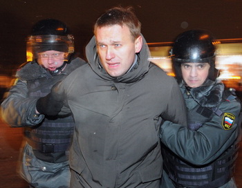 Алексей Навальный выпустит кобрендовые карты