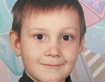 Найденного в Перми семилетнего мальчика обнаружили на остановке после анонимного звонка