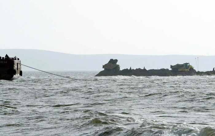 Российские пограничники потопили лодку с украинскими рыбаками. Фото: VALERIY SOLOVJEV/AFP/Getty Images