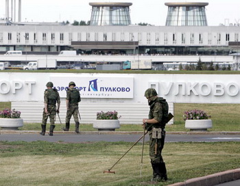 В аэропорту Пулково были задержаны 22 рейса. Фото: YURI KADOBNOV/AFP/Getty Images