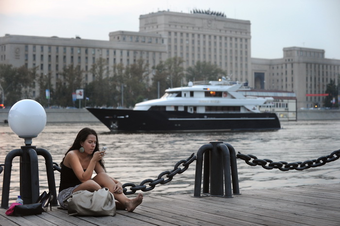 Московские набережные станут зонами отдыха. Фото: ALEXANDER NEMENOV/AFP/Getty Images
