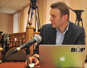Навальный требует снять Собянина с выборов