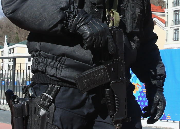 Полицейский в Москве ранил злоумышленника. Фото: Alexander Hassenstein/Getty Images
