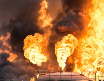 Под Ангарском в Иркутской области горит резервуар с нефтью