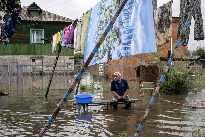 Около ста человек остаются на затопленном острове под Хабаровском