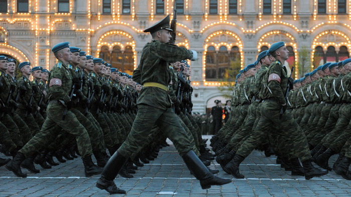 Артиллеристы ВДВ увеличили количество тактических учений на 15 процентов. Фото: ALEXANDER NEMENOV/AFP/Getty Images