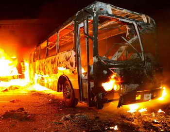Сгоревший автобус. Фото: DARIO NOLASCO/AFP/Getty Images