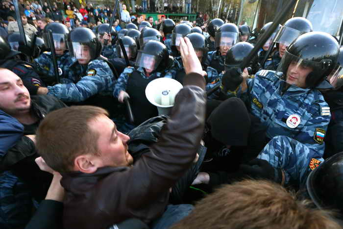 Массовая акция протеста, связанная с убийством Егора Щербакова, прошла  в столичном районе Бирюлёво. Найти убийцу Егора Щербакова пока не удалось. Его запечатлели камеры наружного наблюдения, составлен фоторобот. Фото: /AFP/Getty Images 