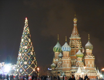 Топ-5 самых высоких новогодних ёлок представили в России