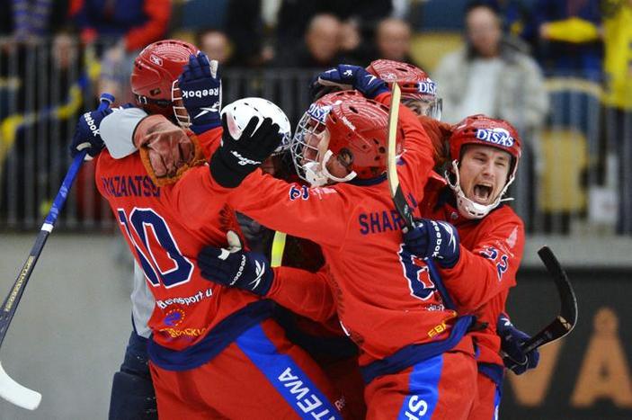 Российская команда снова стала чемпионом мира по хоккею с мячом