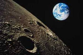 Обратная сторона Луны  таит много загадок. Фото с news.open.by