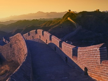 Ученые недавно обнаружили, что при сооружении Великой  китайской стены был использован  специальный компонент в чрезвычайно прочном скрепляющем растворе - клейкий рис. (Фото Liu Jin / Getty Images)   