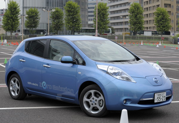 Компания Nissan начала выпуск электромобиля