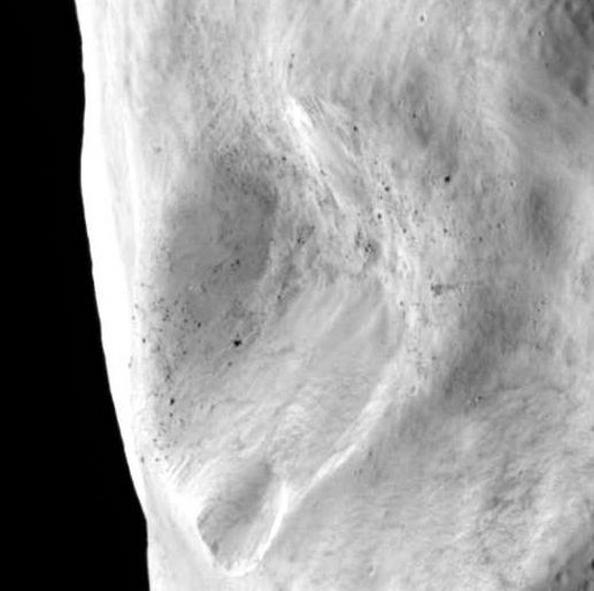 Астероид Лютеция (21 Lutetia) был  заснят космическим аппаратом. Фото: ESA 2010 MPS for OSIRIS Team via Getty Images
