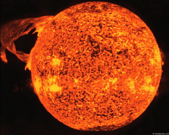 Выброс плазмы на Солнце. Фото: Getty Images