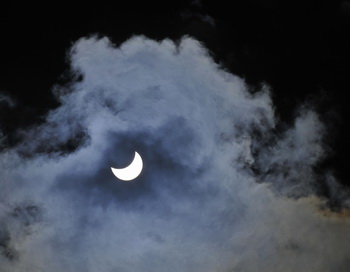 Луна возможно сжимается. Фото: MIKHAIL MORDASOV/AFP/Getty Images 