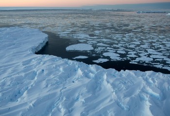 Площадь льда в Арктике достигла минимума