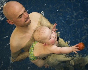 Когда мужчина становится отцом, уровень тестостерона у него понижается. ФОто: Барбара Сакс /AFP /Getty Images