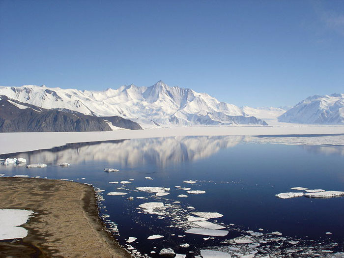 Ледники в Антарктиде тают быстрее, чем ожидали учёные