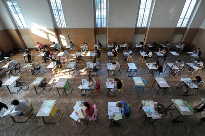 В Бельгии предложили новую технологию приёма экзаменов у неусердных студентов. Фото: FREDERICK FLORIN/AFP/Getty Images