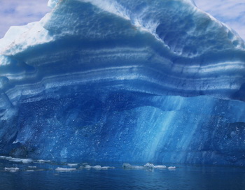 Айсберг размером с Сингапур угрожает международным морским путям