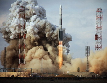 Процесс производства ракеты «Протон» пройдёт проверку. Фото: STR/AFP/Getty Images