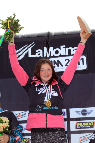 Золотую медаль по сноуборду завоевала россиянка Алена Заварзина