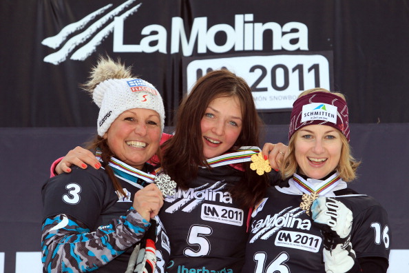 Золотую медаль по сноуборду завоевала россиянка Алена Заварзина
