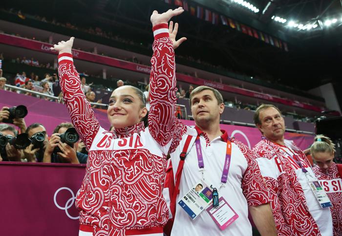 Алия Мустафина на Олимпиаде завоевала золото  в упражнениях на брусьях