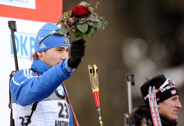 Антон Шипулин выиграл спринтерскую гонку Кубка мира по биатлону