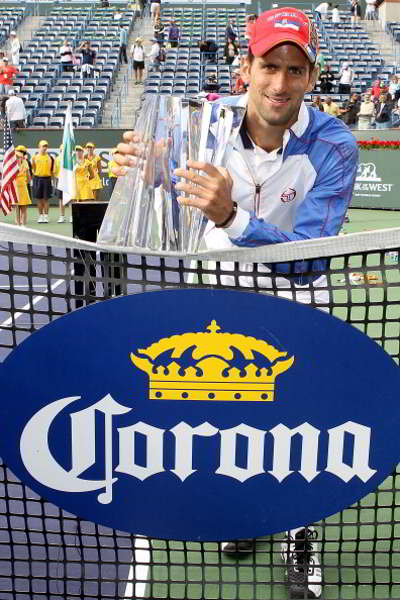 Новак Джокович победил Рафаэля Надаля в турнире Индиан-Уэллса и стал второй ракеткой мира. Фото:  Jeff Gross/GABRIEL BOUYS/AFP/Getty Images