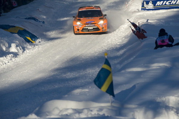 Чемпионат мира по ралли проходит по заснеженным дорогам Швеции. Лидирует Микко Хирвонен. Фоторепортаж. Фото: JONATHAN NACKSTRAND/AFP/Getty Images