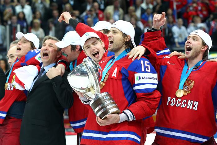 Хоккеисты России — чемпионы мира, празднуют победу. Фоторепортаж из Хельсинки