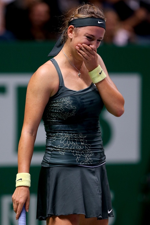 Мария Шарапова обыграла Викторию Азаренко и вышла в финал итогового теннисного турнира года