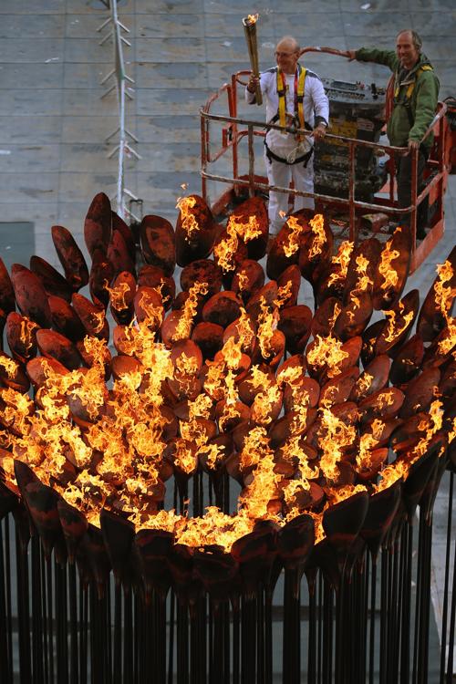 Фоторепортаж  о прибытии Олимпийского огня в Букингемский дворец