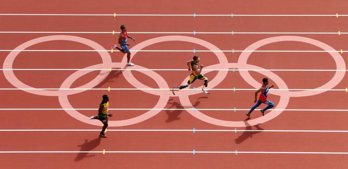 Писториус — «Бегущий по лезвию бритвы», на протезах пробежал 400 м вторым и вышел в полуфинал