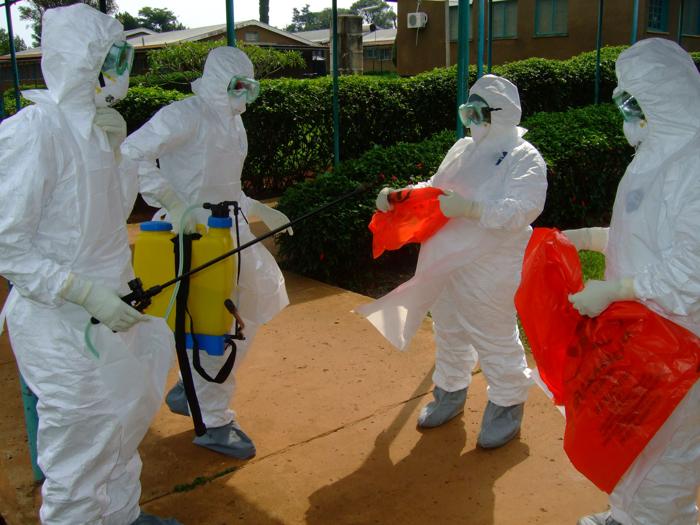 Уганда борется с распространением лихорадки Эбола