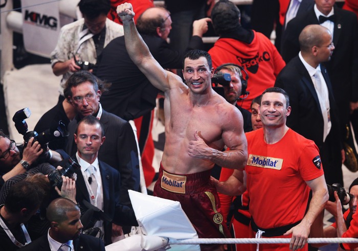 Владимир Кличко подтвердил титул чемпиона мира в бою с Мариушем Вахом