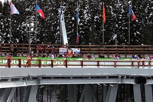 В Югре стартовал чемпионат мира по биатлону.  В смешанной эстафете россияне пришли шестыми. Фото: NATALIA KOLESNIKOVA/AFP/Getty Images