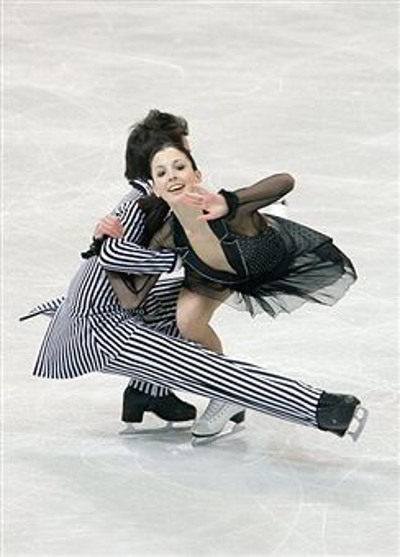 В танцах на льду россияне завоевали золото и серебро на чемпионате мира по фигурному катанию среди юниоров