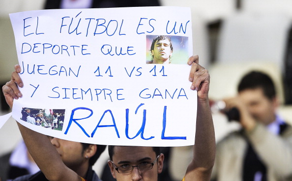 Рауль Гонсалес в матче «Шальке» -  «Валенсия». Фоторепортаж. Фото: Manuel Queimadelos Alonso/Bongarts/Getty Images