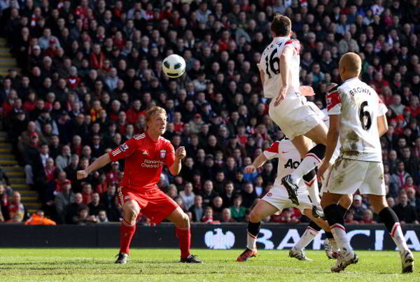«Ливерпуль» победил «Манчестер Юнайтед» со счетом  3:1. Хетт-триком отличился Дирк Кюйт. Фото: Alex Livesey/Getty Images