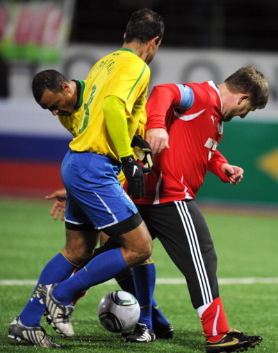 Футбольная команда Кадырова проиграла сборной Бразилии со счетом 4:6. Фото:DMITRY KOSTYUKOV/AFP/Getty Images